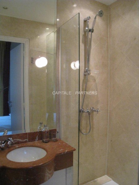 Appartement 2 chambres meublé PARIS 8 - 65 m²;