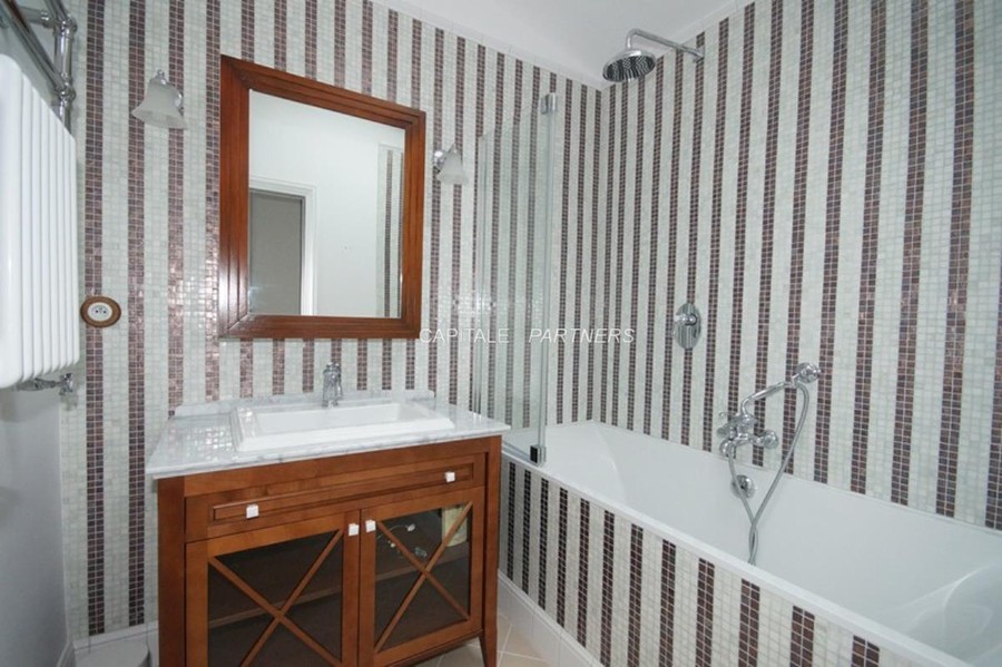 Appartement 1 chambre meublé PARIS 8 - 56 m²;