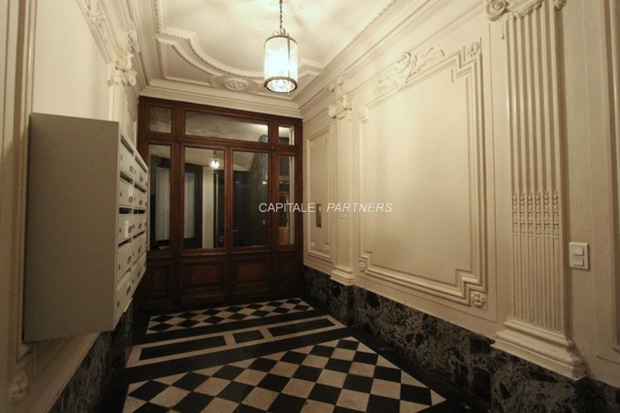 Appartement 1 chambre meublé PARIS 9 - 50 m²;