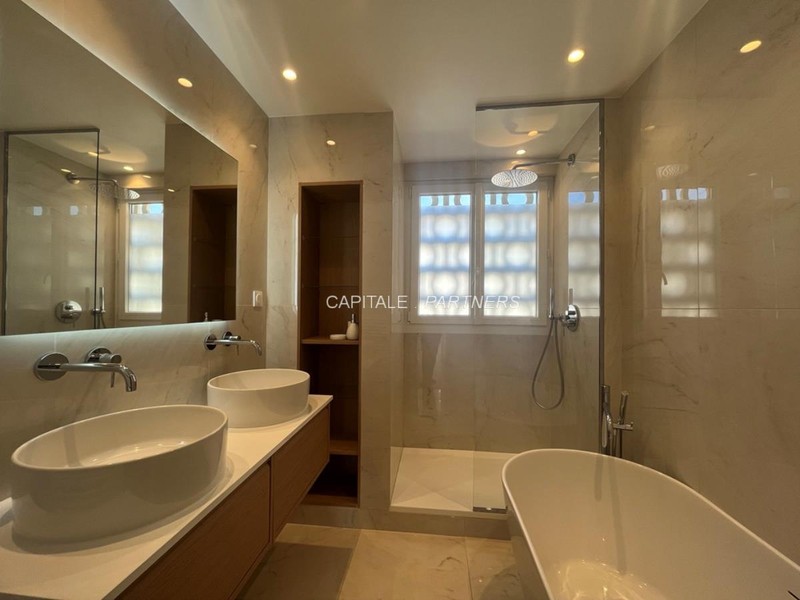 Appartement 2 chambres meublé NEUILLY-SUR-SEINE - 108 m²;