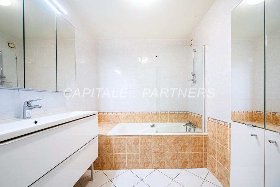 Appartement 2 chambres PARIS 16 - 75 m²;