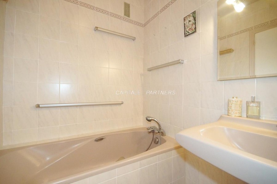 Appartement 2 chambres PARIS 16 - 79 m²;