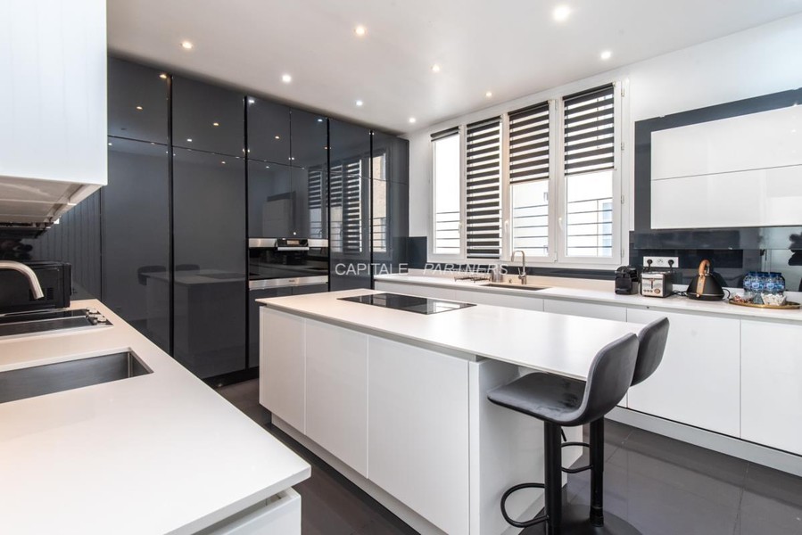 Appartement 4 chambres meublé PARIS 17 - 258 m²;