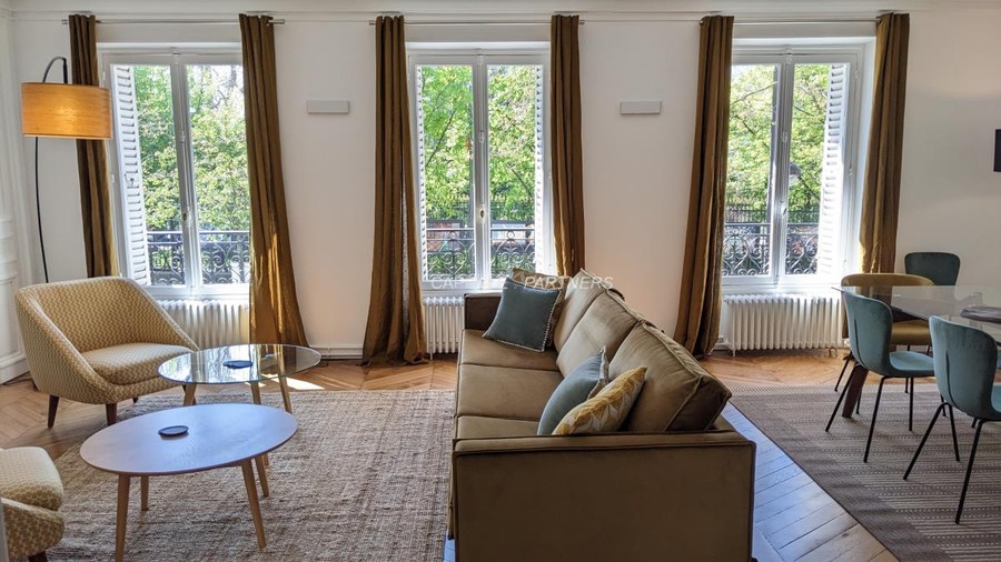 Appartement 3 chambres meublé PARIS 6 - 138 m²;