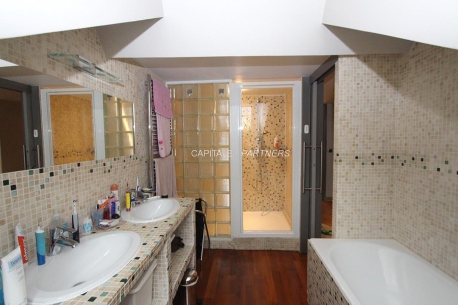 Appartement 3 chambres meublé PARIS 2 - 133 m²;