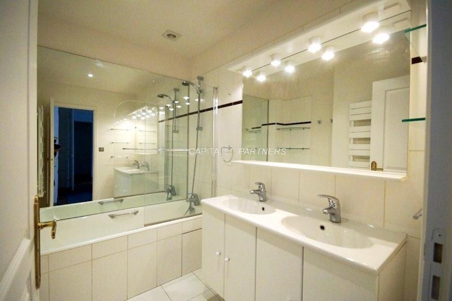 Appartement 2 chambres meublé PARIS 8 - 115 m²;