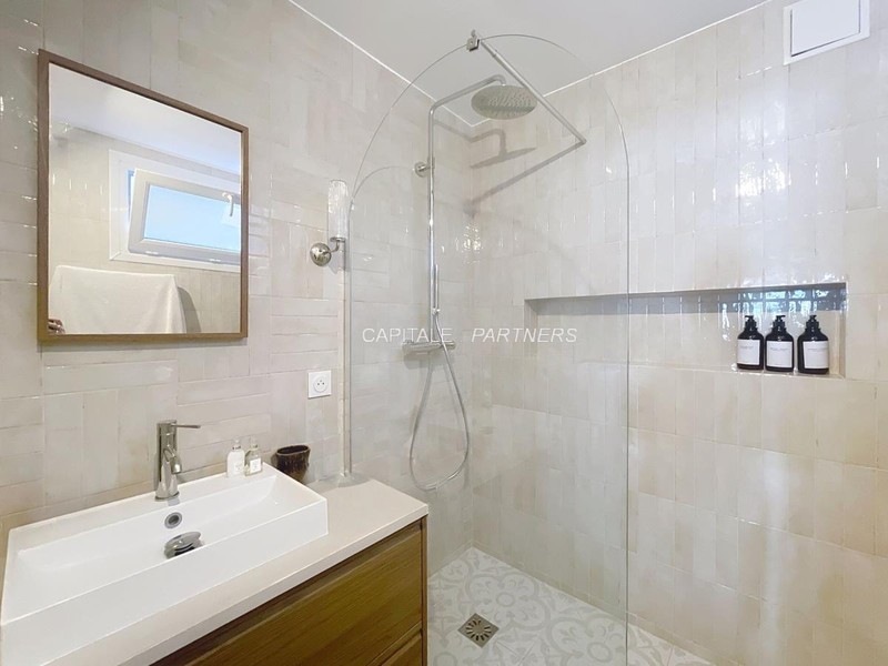 Appartement 2 chambres meublé PARIS 2 - 69 m²;