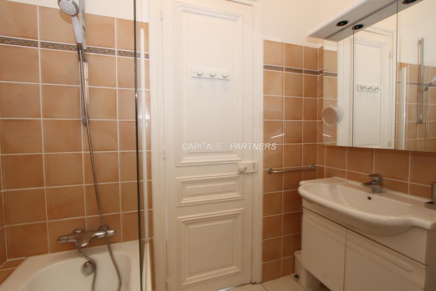 Appartement 1 chambre meublé PARIS 8 - 47 m²;
