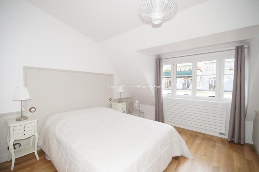 Appartement 1 chambre meublé PARIS 8 - 56 m²;