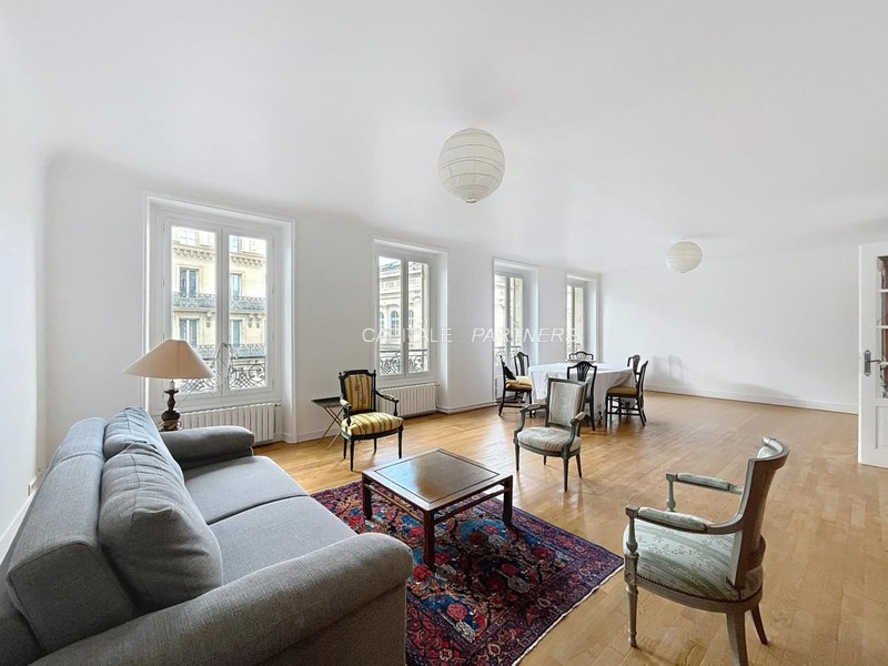 Appartement 4 chambres meublé PARIS 10 - 150 m²;