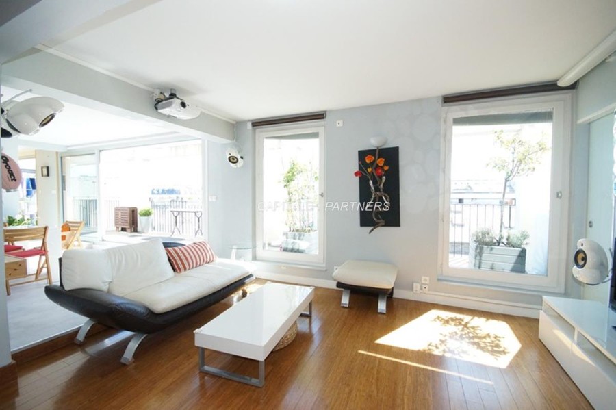 Appartement 3 chambres meublé PARIS 18 - 120 m²;