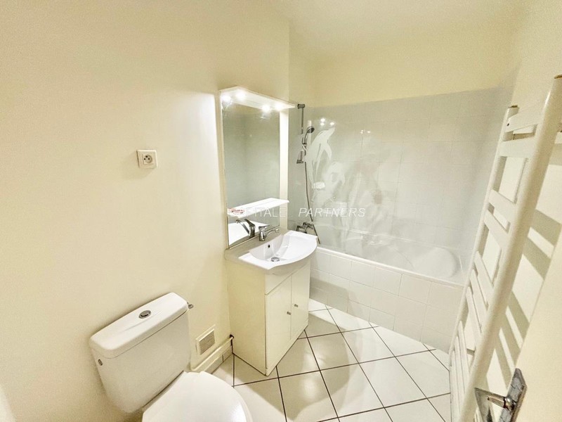 Studio meublé  PARIS 17 - 26 m²;
