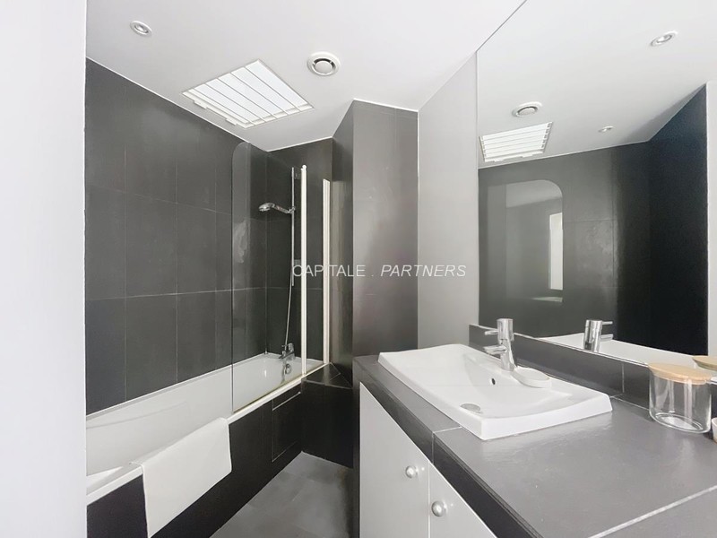 Appartement 1 chambre meublé PARIS 9 - 50 m²;