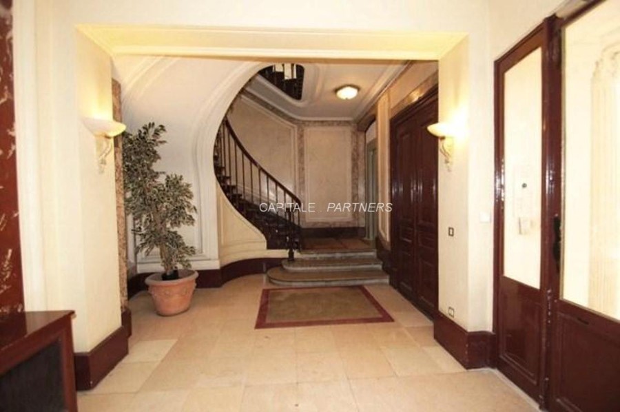 Appartement 1 chambre meublé PARIS 8 - 45 m²;