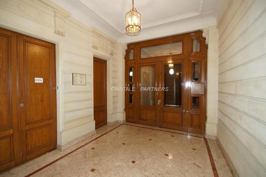 Appartement 2 chambres meublé PARIS 8 - 115 m²;