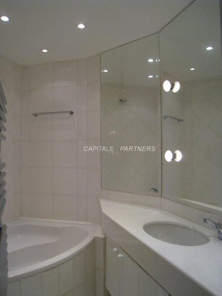 Appartement 2 chambres meublé PARIS 8 - 65 m²;