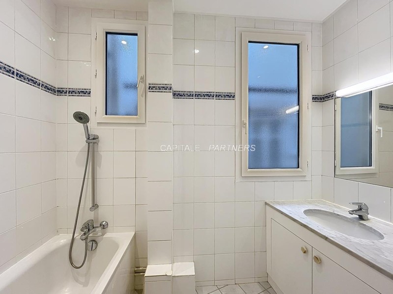 Appartement 2 chambres meublé PARIS 17 - 86 m²;