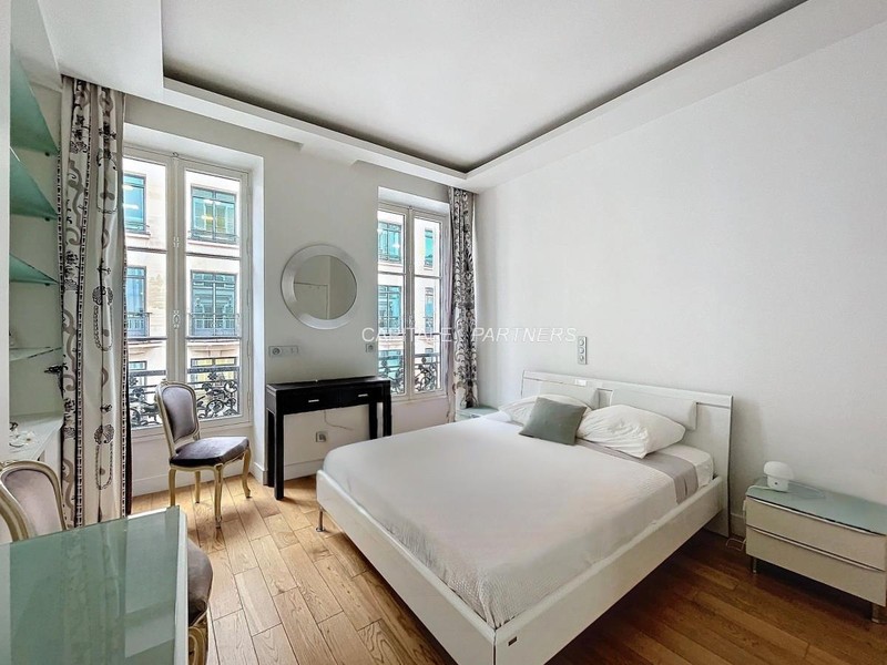 Appartement 2 chambres meublé PARIS 8 - 93 m²;