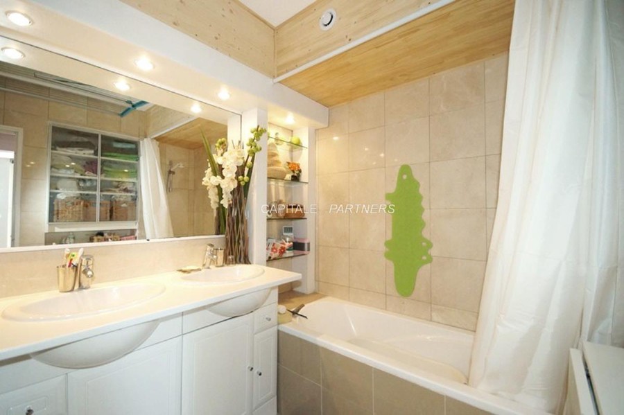 Appartement 3 chambres meublé PARIS 18 - 120 m²;