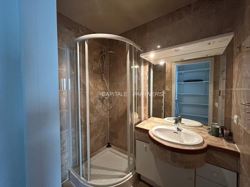 Appartement 2 chambres meublé PARIS 8 - 93 m²;