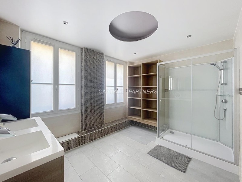 Appartement 2 chambres meublé PARIS 8 - 118 m²;