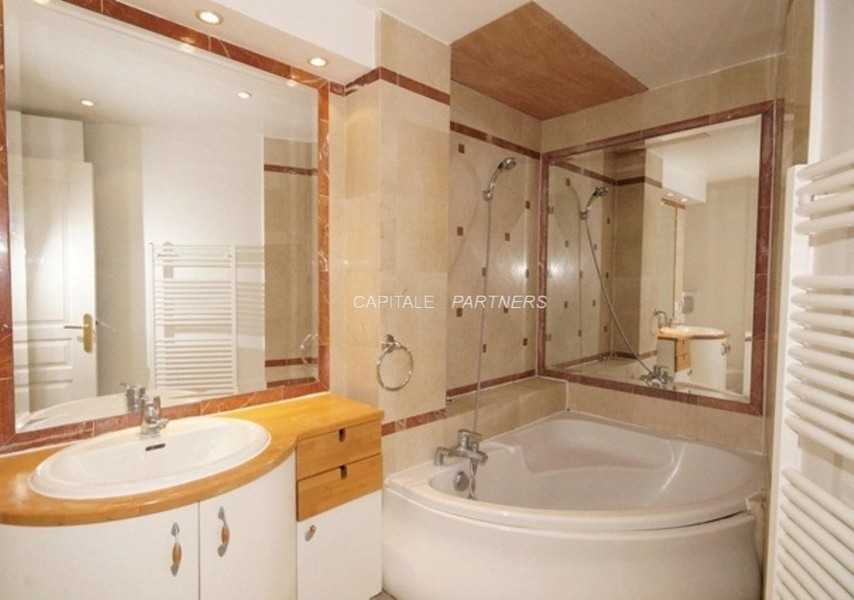 Appartement 1 chambre meublé PARIS 8 - 45 m²;