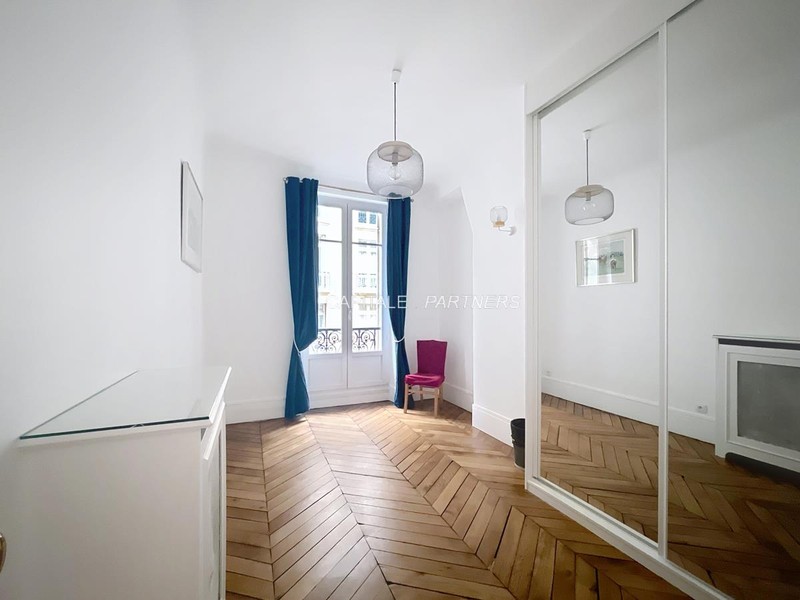 Appartement 2 chambres meublé PARIS 8 - 92 m²;