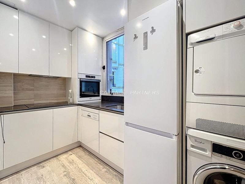 Appartement 2 chambres meublé PARIS 8 - 92 m²;