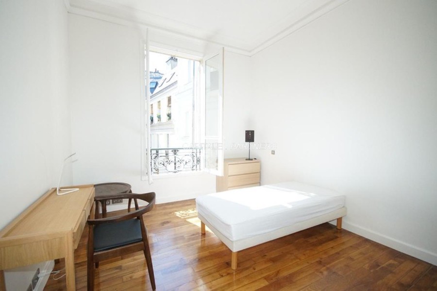 Appartement 2 chambres meublé PARIS 8 - 115 m²;
