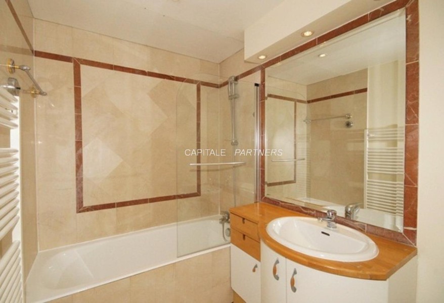 Appartement 1 chambre meublé PARIS 8 - 45 m²;