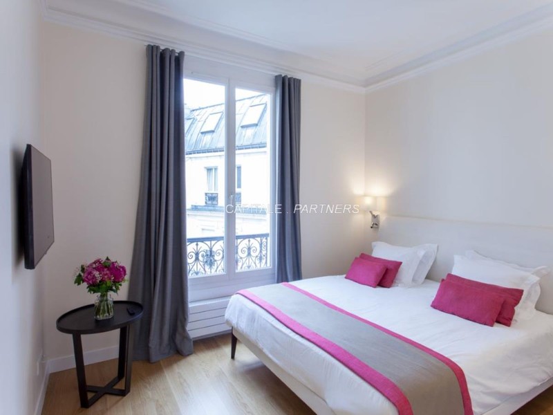 Appartement 3 chambres meublé PARIS 8 - 110 m²;