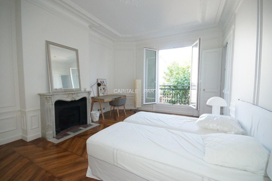 Appartement 2 chambres meublé PARIS 8 - 115 m²;