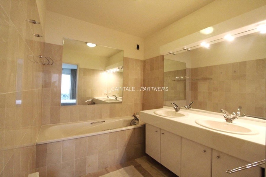 Appartement 3 chambres meublé PARIS 11 - 95 m²;