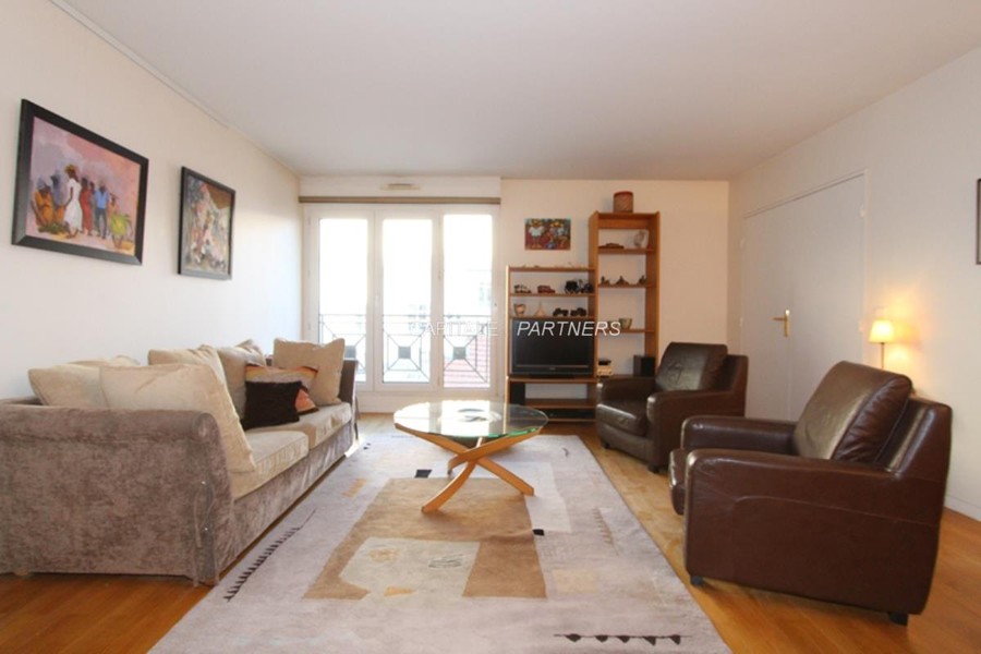 Appartement 3 chambres meublé PARIS 11 - 95 m²;