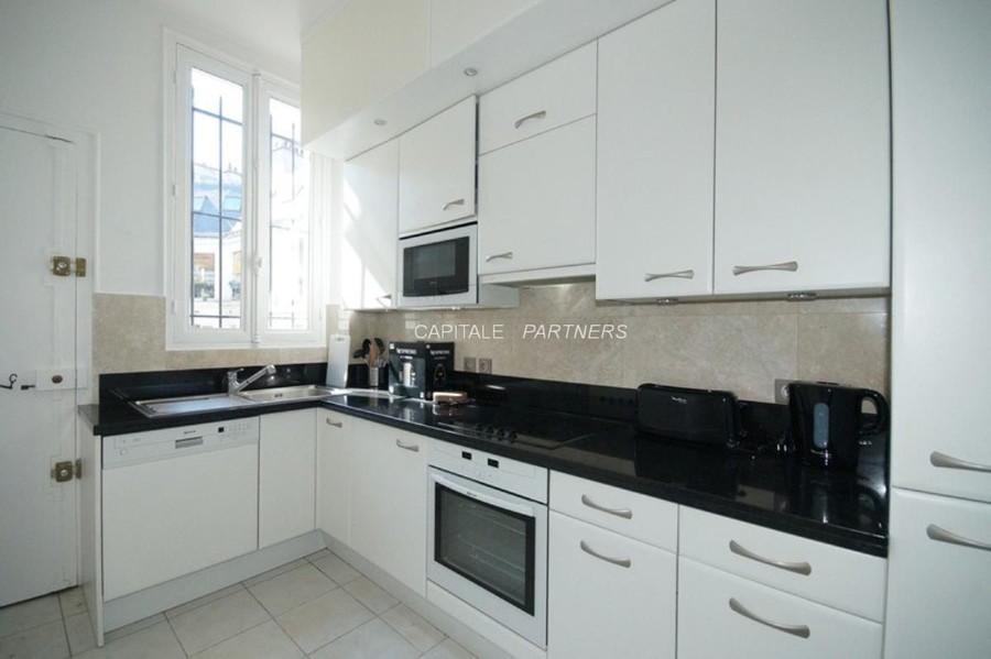 Appartement 2 chambres meublé PARIS 8 - 115 m²;